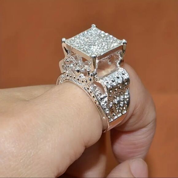 🆕💍Blingy Channel Set Simulated Diamond Wedding Ring -Sz 10 - Picture 5 of 10